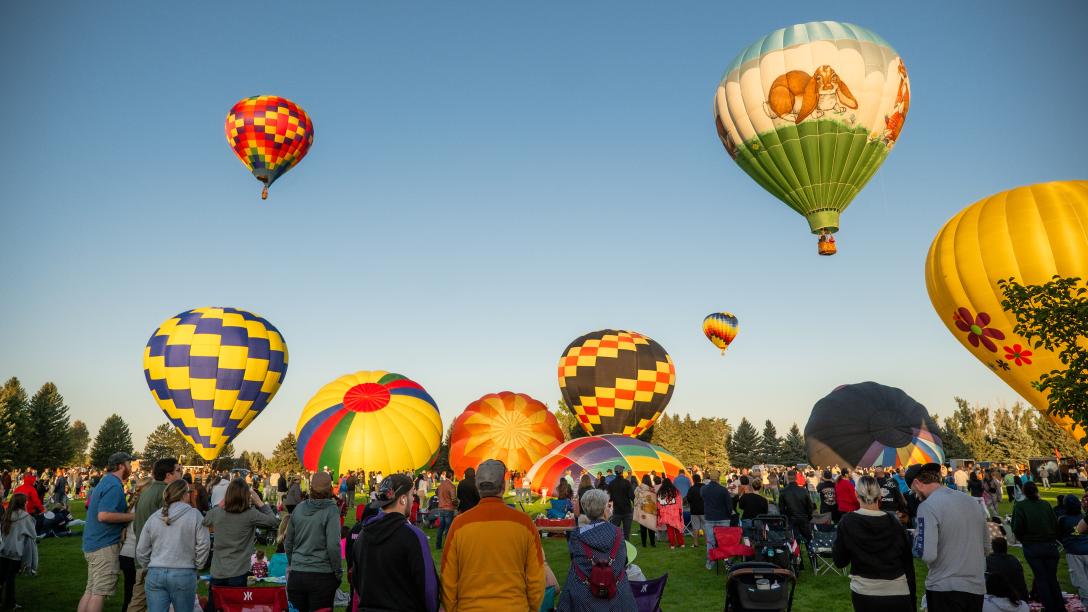 Balloons launching and crowd watching